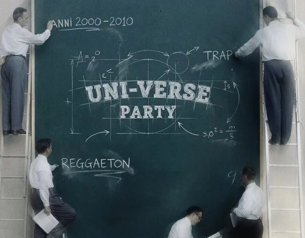 La lavagna disegnata per Universe Party, con il logo scritto come una formula di fisica